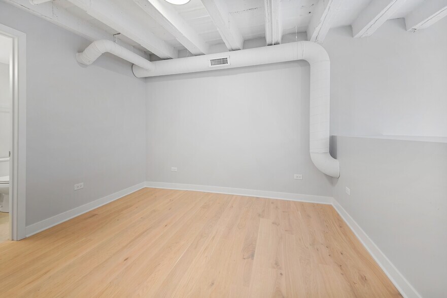 Building Photo - 4637 N Ashland Ave