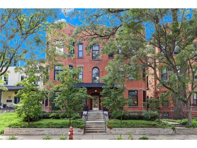 Primary Photo - 1520 Elliot Ave S