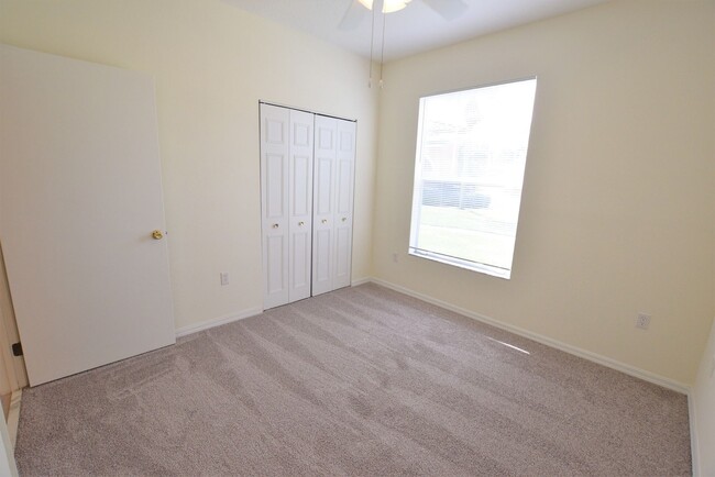 Building Photo - Resort-Style Living! Bright 1-Bedroom Cond...