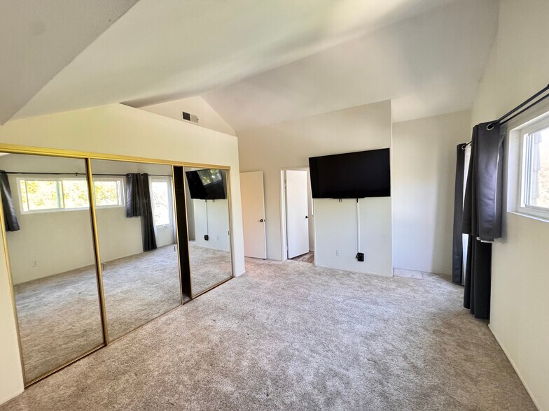 Building Photo - 22123 Figueroa St