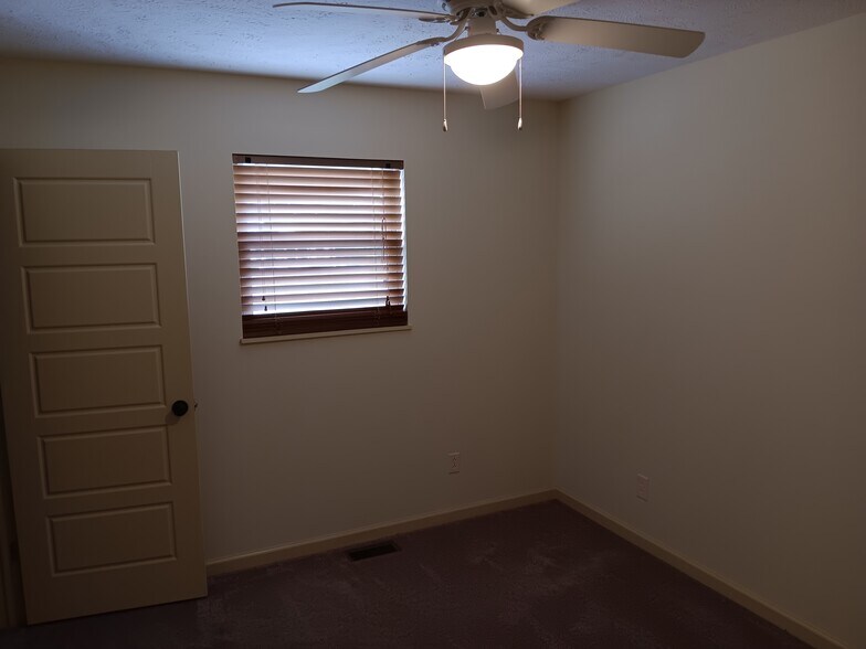 Building Photo - 899 Blennerhassett Hts