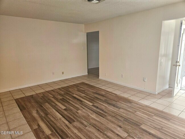 Building Photo - 6832 Escondido Dr