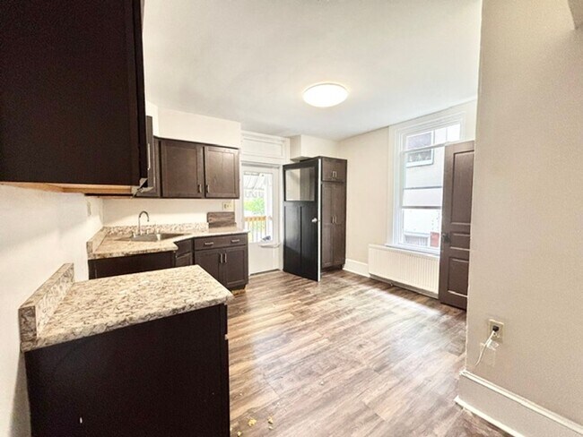 Building Photo - 3 bedroom/ 1.5 Bath Home for rent MAnor, PA 15665