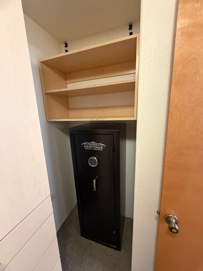 Building Photo - 3-Bedroom House!