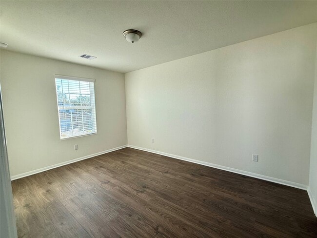 Building Photo - 408 Magnolia Ln