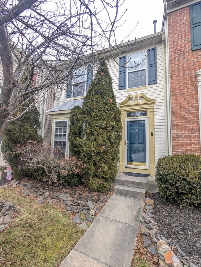 Building Photo - Townhouse in Spring Ridge community *OAKDALE school district* available now!