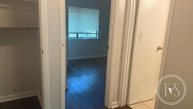 Building Photo - RATE DROP ALERT (was $1590/month)!