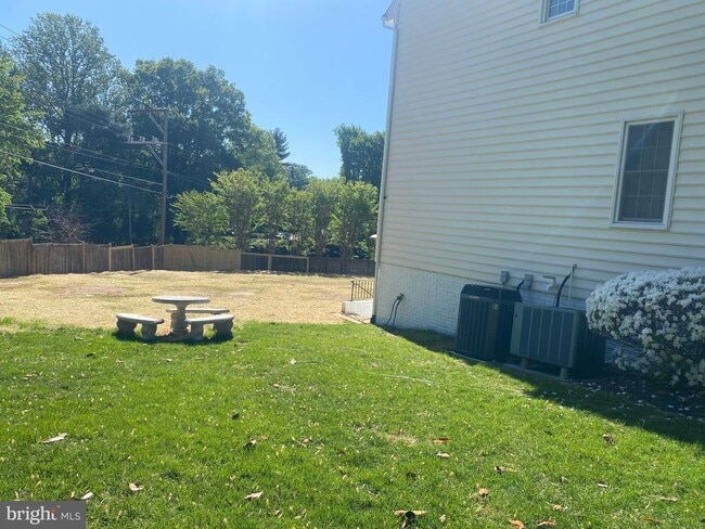 Building Photo - 7806 Birnam Wood Dr