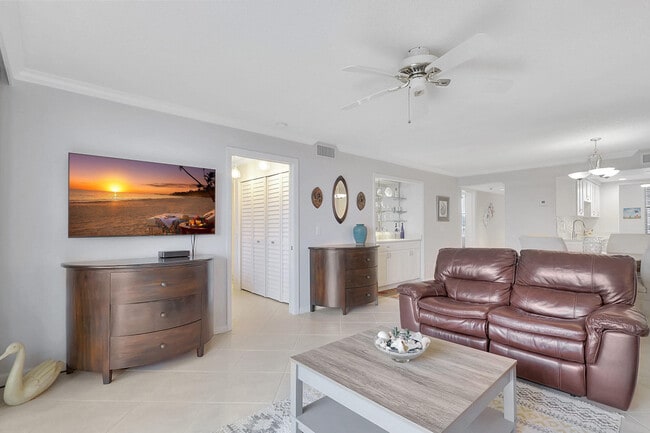 Building Photo - 5059 N Hwy A1A