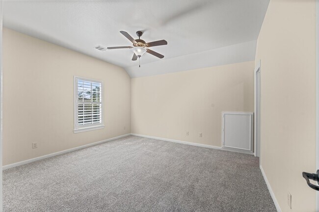 Building Photo - 7 N Beech Springs Cir