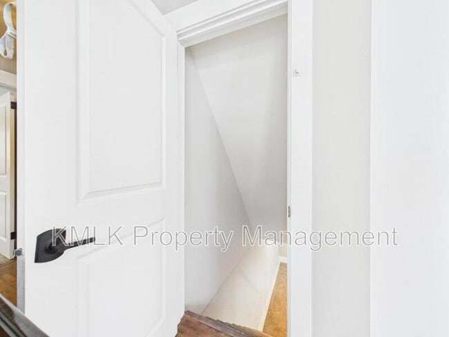 Building Photo - 2514 Carson Rd