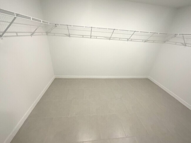 Building Photo - 11961 Savanna Lks Blvd