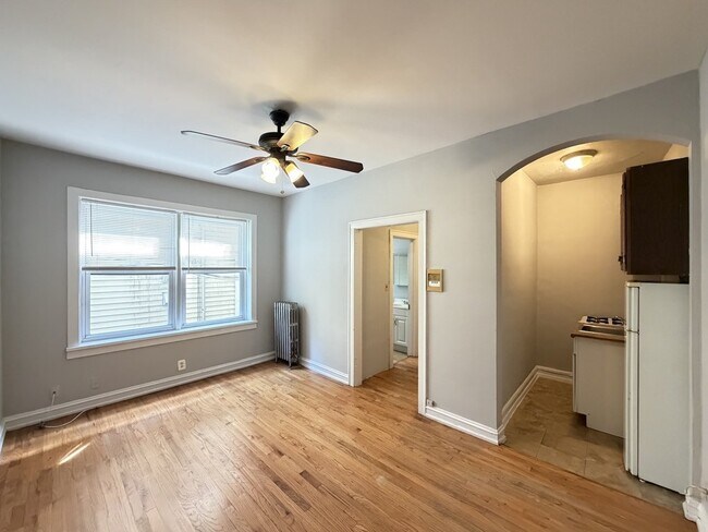 Building Photo - 2827 N Burling St