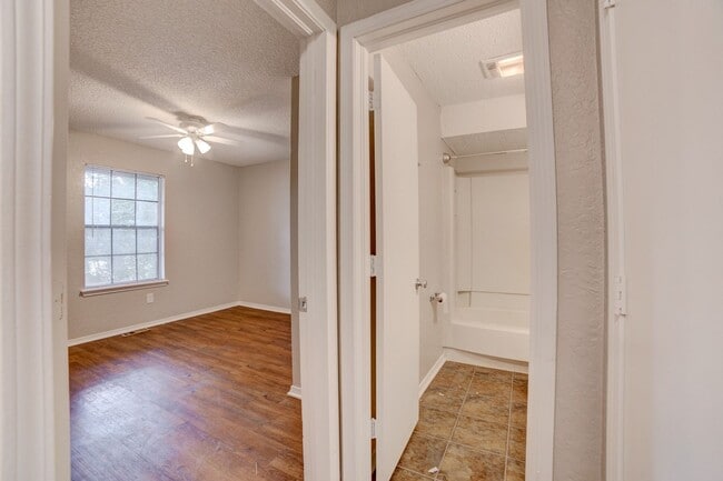 Building Photo - PETS NOT ALLOWED - Newly renovated duplex unit in the heart of midtown Tulsa