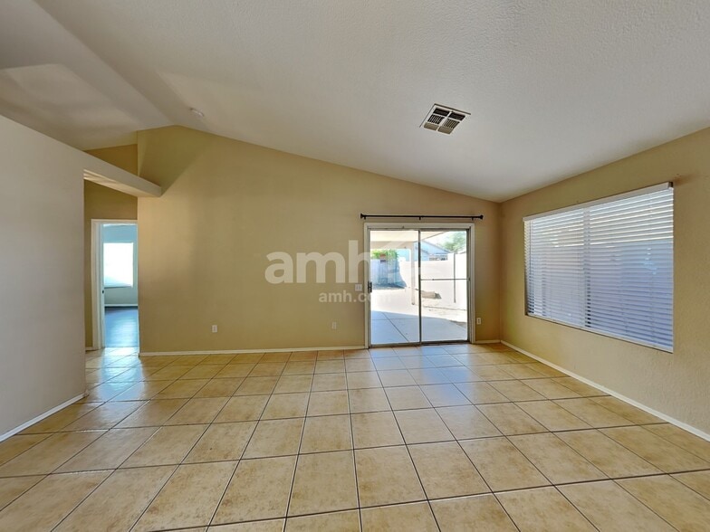 Building Photo - 10455 W Reade Ave