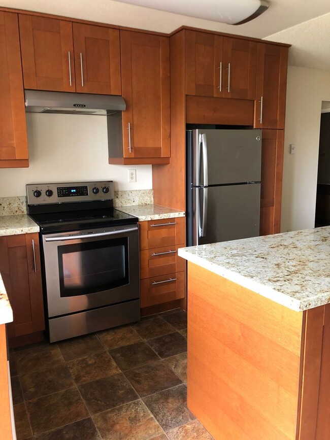 Building Photo - San Carlos 2/2 Upgraded Condo For Lease