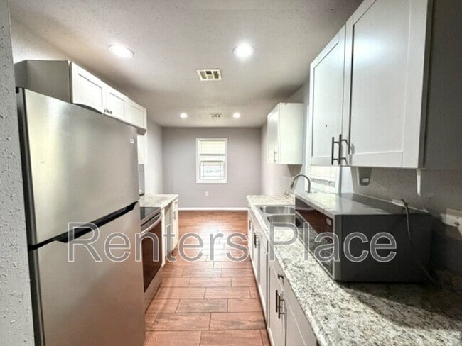 Building Photo - 2326 N Atlanta Pl