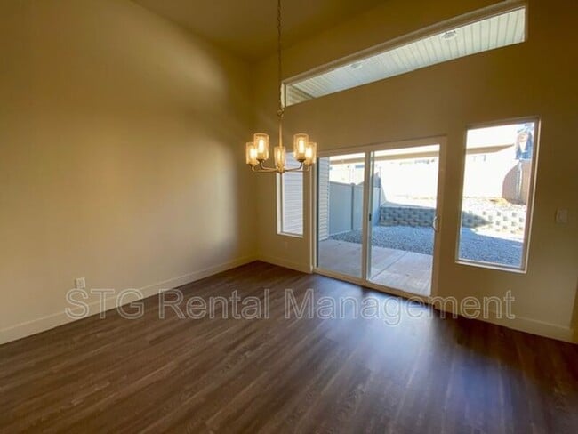 Building Photo - 939 S 25 W