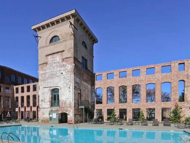 Building Photo - 170 Boulevard NE