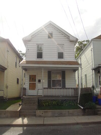 Building Photo - 3 Bedroom, 2 Story House