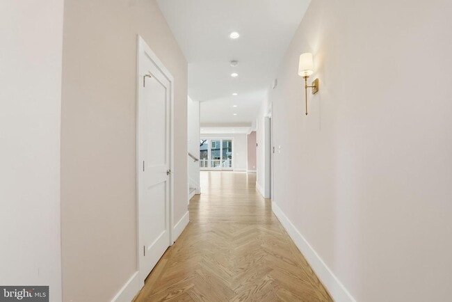 Building Photo - 1618 N Danville St