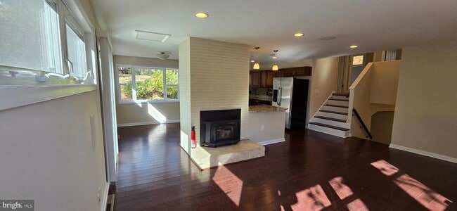 Building Photo - 7613 Locust Ln