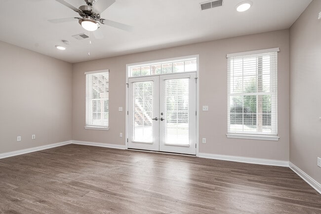 Building Photo - Town Clock Place