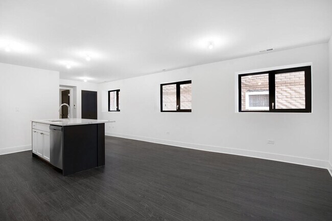 Building Photo - 1833 S Throop St