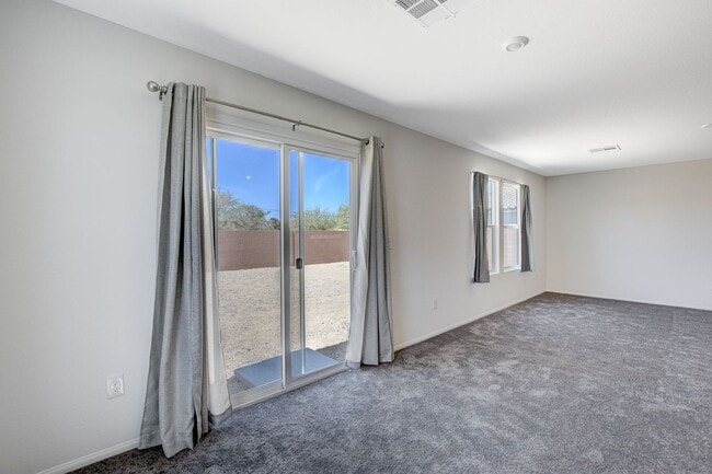 Building Photo - Newer Home in Indian Springs!