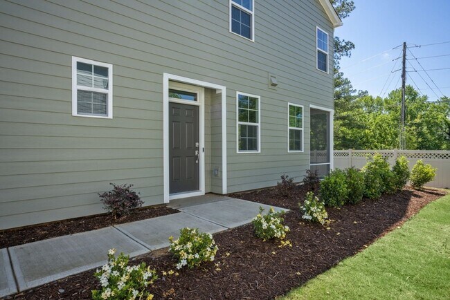 Building Photo - End Unit  Townhome | Open floor plan | 2 C...