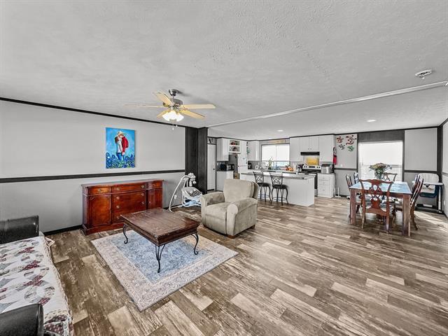 Building Photo - 303 Mesa Rdg