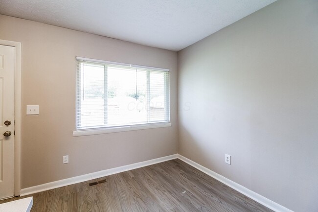 Building Photo - 2767 Bardwell Rd