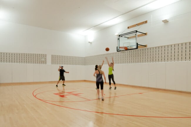 Interior Photo - Linc LIC