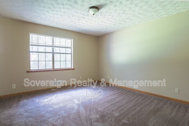 Building Photo - 310 Summerwood Ln