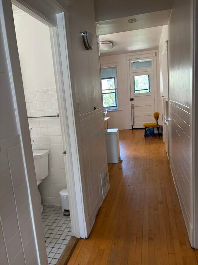 Building Photo - 4847 N Damen Ave