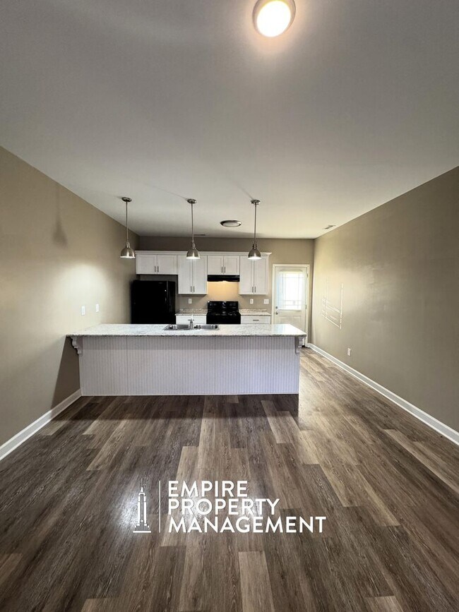 Building Photo - 216 Fern Bank Dr