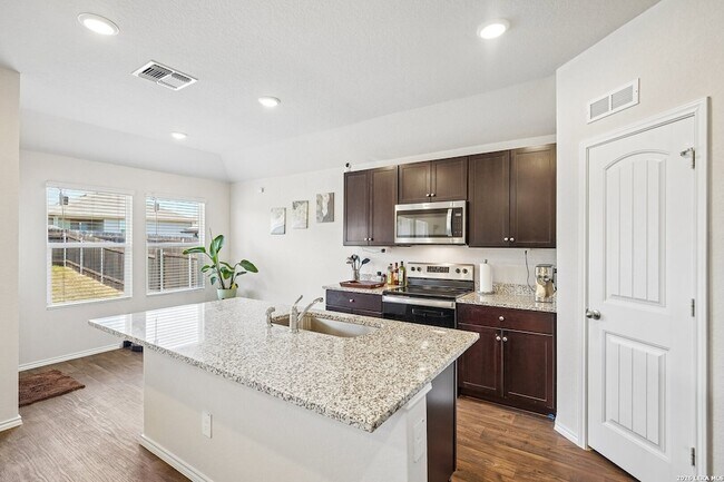 Building Photo - 841 Bahia Pl