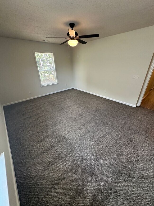 Building Photo - 3475 Forestdale Dr