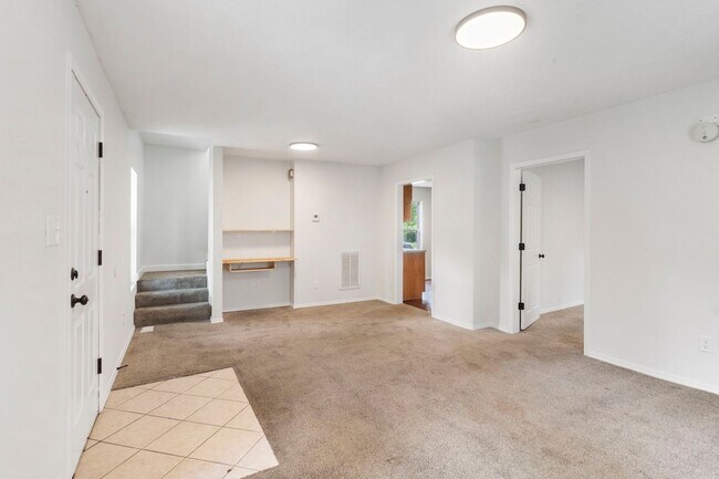 Building Photo - 3 bedroom | 2 bathroom | PETS WELCOME!