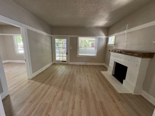 Building Photo - 2bd/1ba updated Midtown home