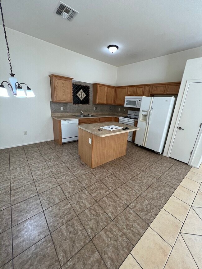 Building Photo - Townhome For Rent