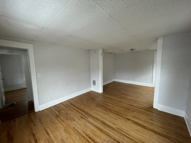 Living/Dining Room (Unit 2) - 1310 Oak St