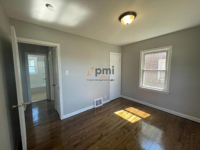 Building Photo - 3703 Towle Ave