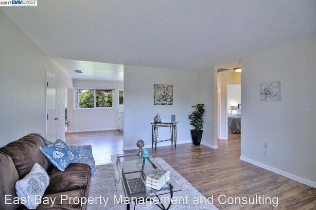 Building Photo - 4 br, 2 bath House - 4945 Windermere Dr.