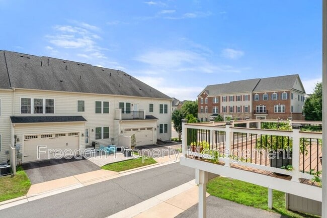 Building Photo - 42524 Rowderbury Sq