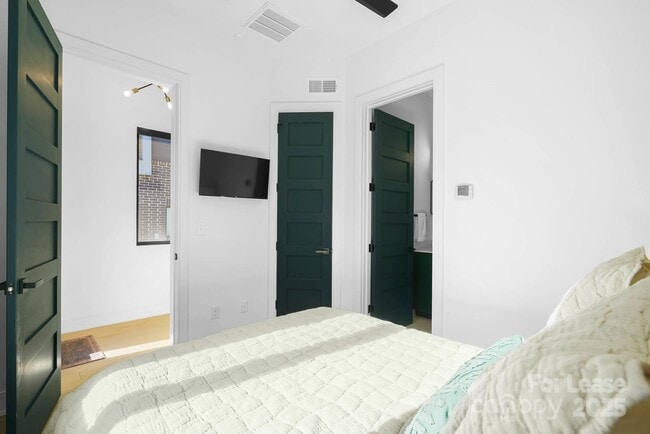 Building Photo - 3301 Spencer St