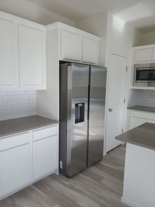 Building Photo - Exquisite 3 Bed 2.5 Bath Single Family Home