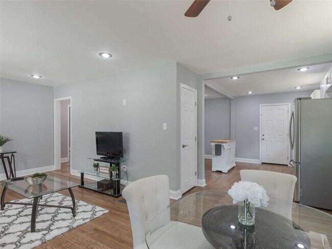 Living Room/Dining Room - 1377 Avon Ave SW