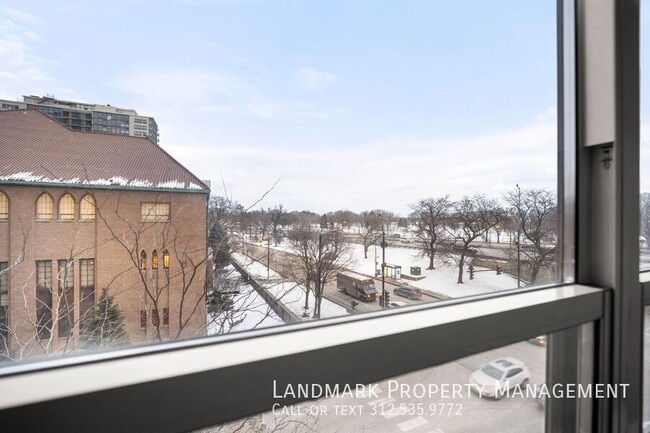 Building Photo - 3950 N Lake Shore Dr