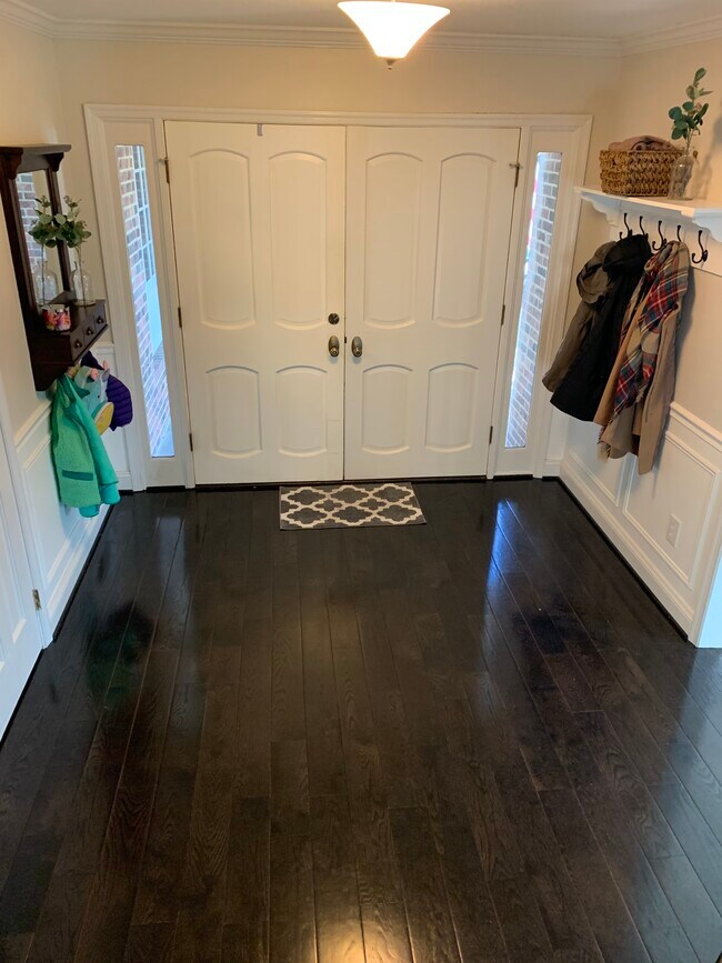 Building Photo - 3436A Holly Rd